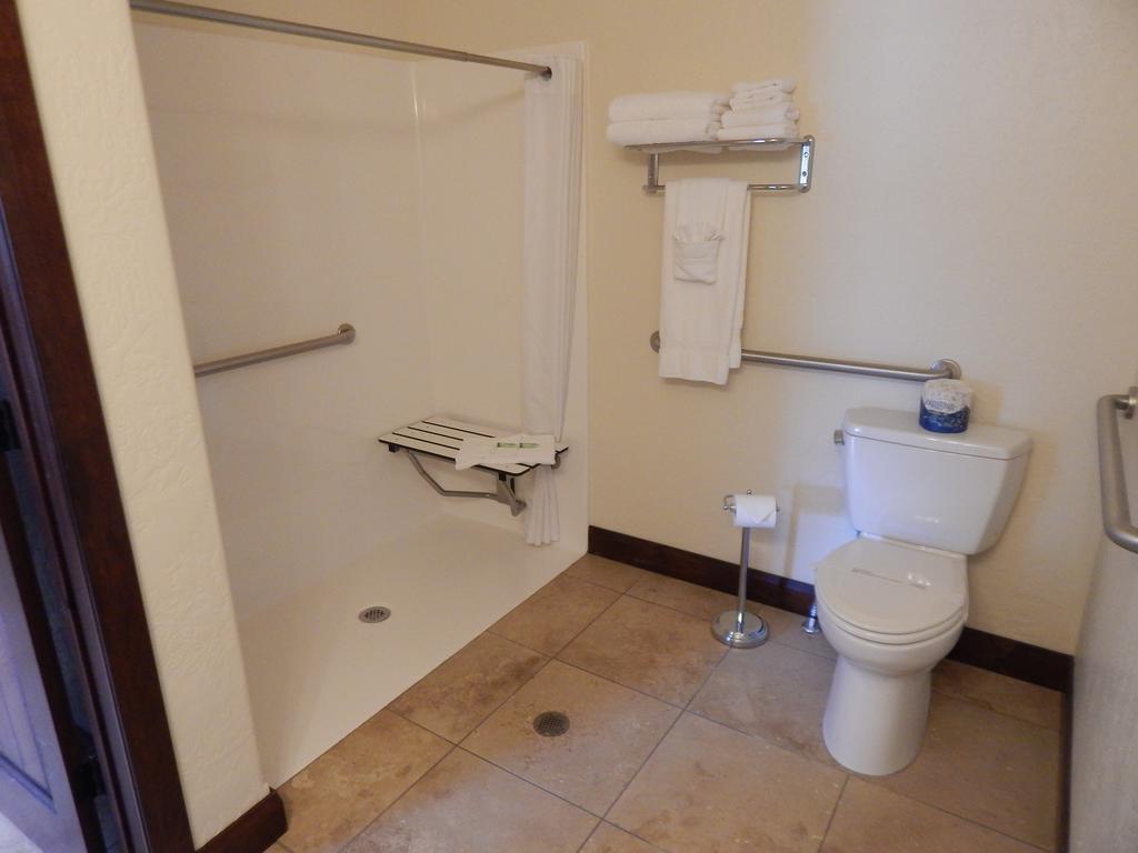 Winterton Suites Williston Exteriör bild