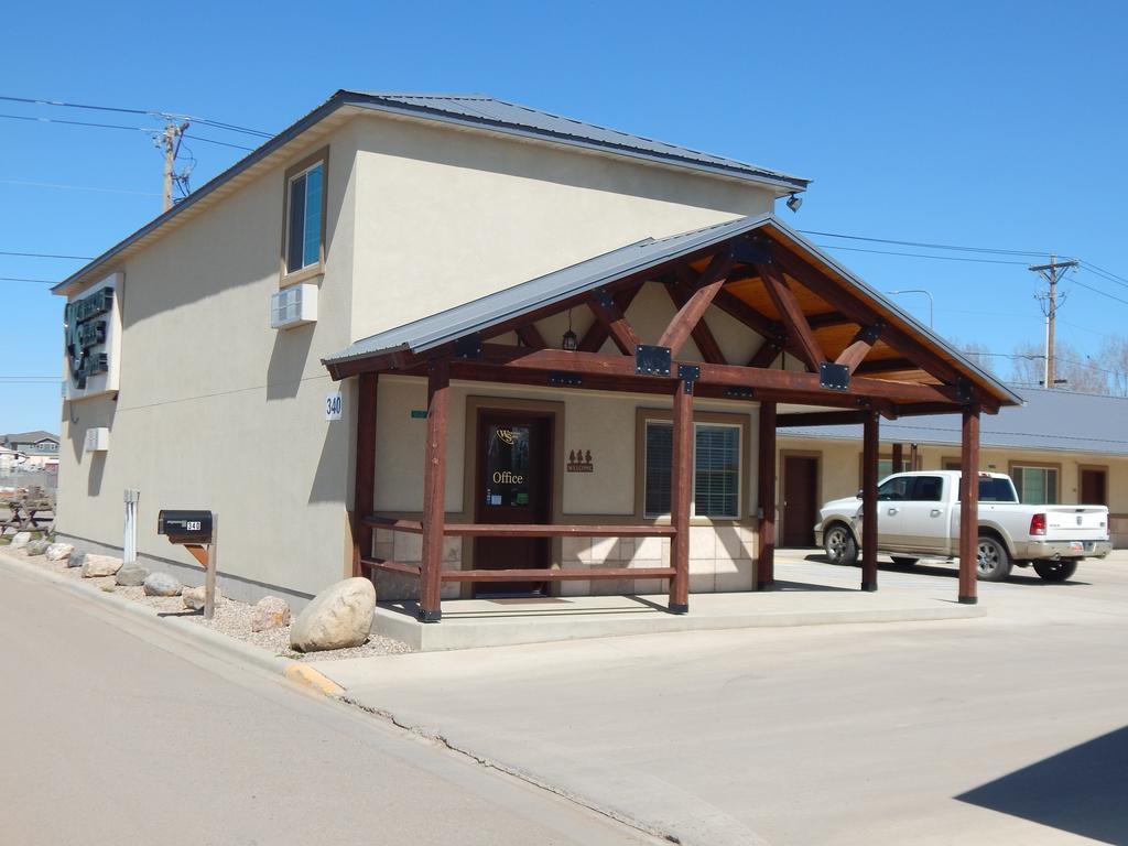 Winterton Suites Williston Exteriör bild