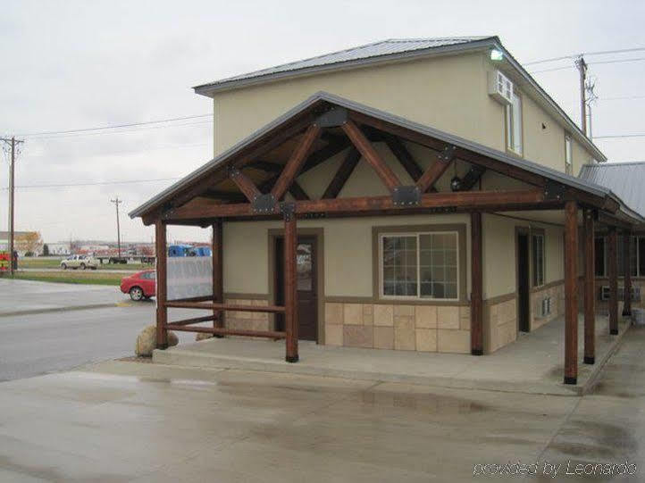 Winterton Suites Williston Exteriör bild
