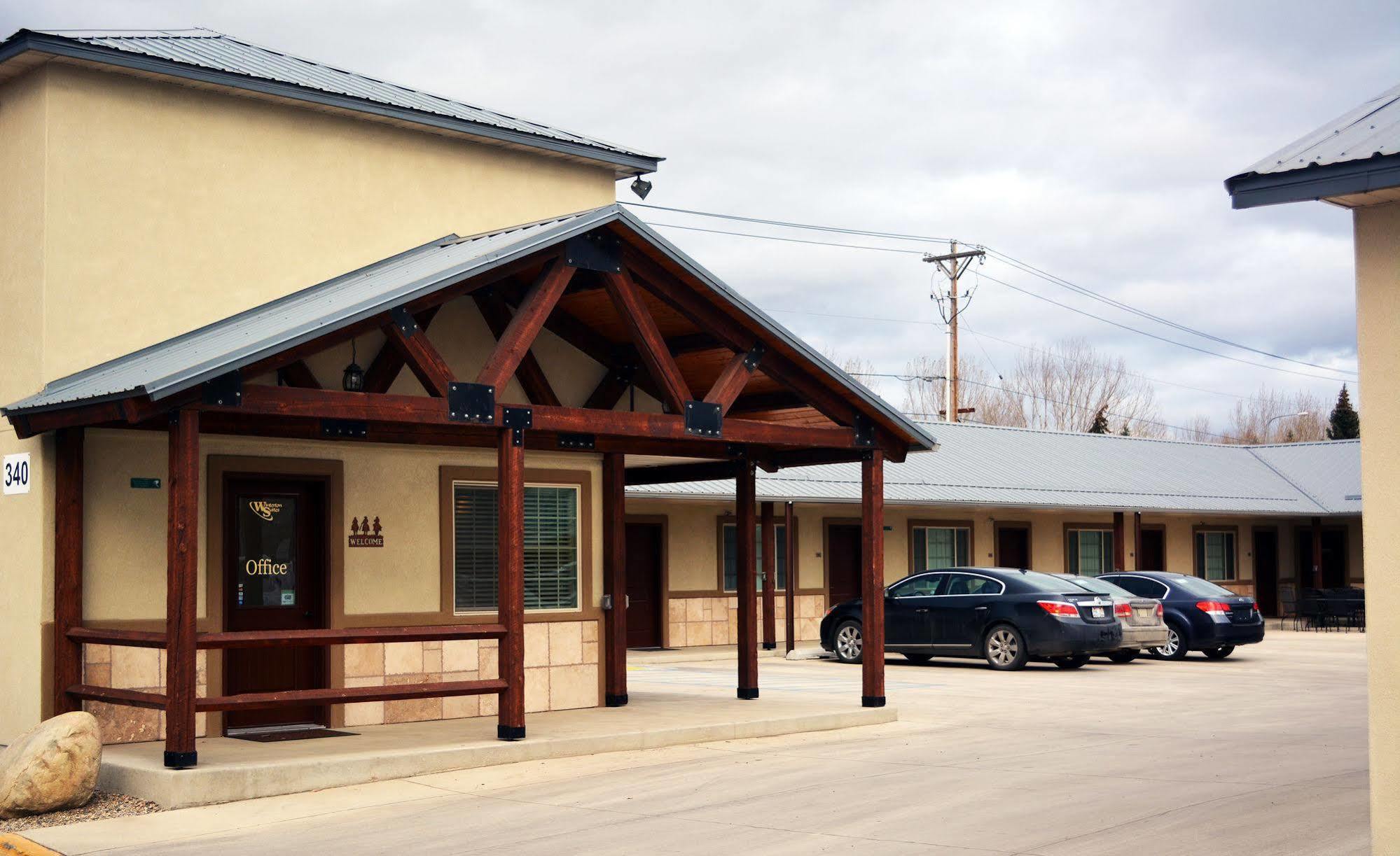 Winterton Suites Williston Exteriör bild